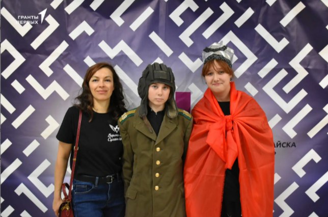 Поучаствовали в конкурсе реквизита и заняли третье место.